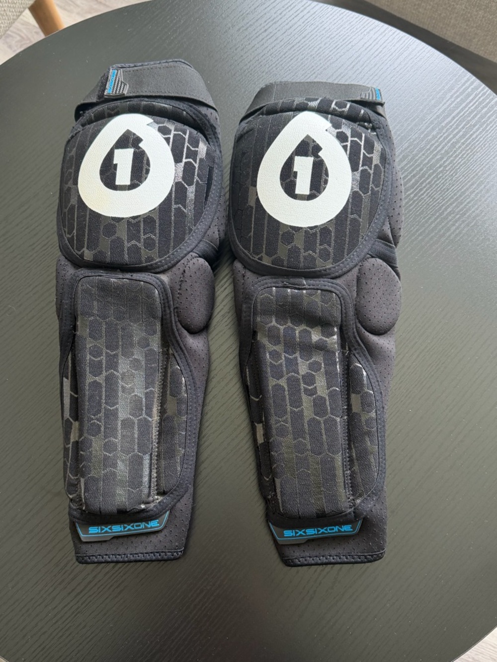 SixSixOne Rampage Men’s Protective Knee / shin Guards for mountain biking
